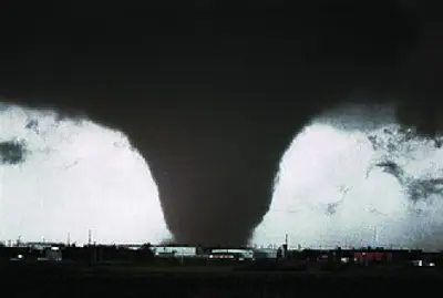1987 a tornado occurs in edmonton alberta killing 27 people