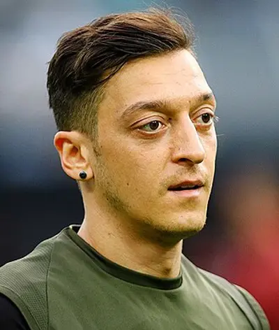 1988 mesut ozil german footballer 10 15