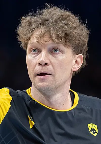 1989 mindaugas kuzminskas lithuanian basketball player 10 19