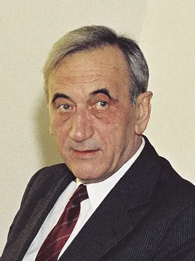 1989 tadeusz mazowiecki is chosen as the first non communist prim 08 24