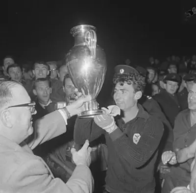 1990 alberto da costa pereira portuguese footballer born 1929 10 25