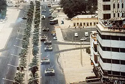 1990 iraqi invasion of kuwait iraq invades kuwait and temporaril 08 02