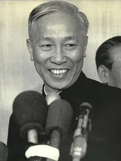 1990 le uc tho vietnamese general and politician nobel prize l 10 13