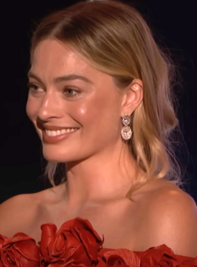 1990 margot robbie australian actress and producer 07 02