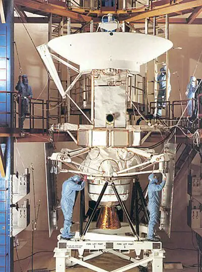1990 the magellan space probe reaches venus