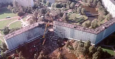 1992 el al flight 1862 crashes into two apartment buildings in am 10 04