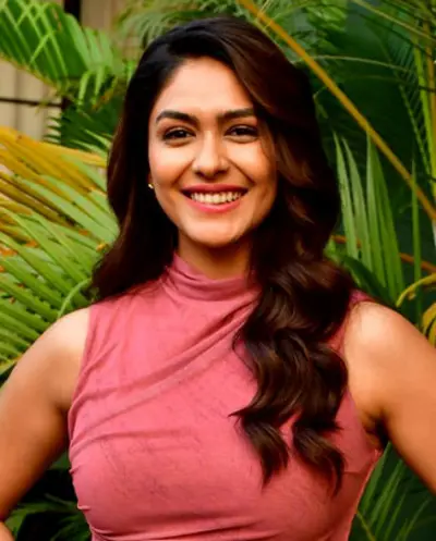 1992 mrunal thakur indian actress 08 01