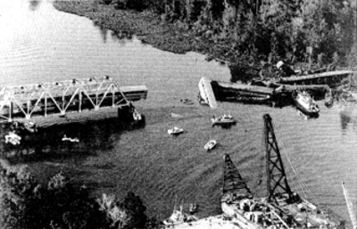 1993 a barge strikes a railroad bridge near mobile alabama caus 09 22