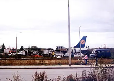 1993 lufthansa flight 2904 an airbus a320 crashes into an emban 09 14