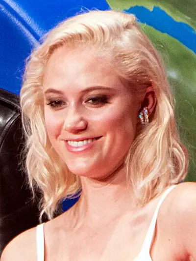 1993 maika monroe american actress and kiteboarder 05 29