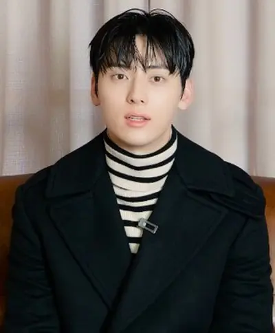 1995 hwang min hyun south korean singer and actor 08 09