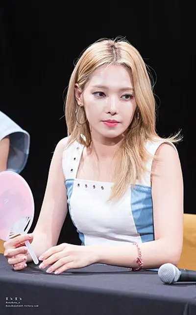 1996 jeon so min south korean singer songwriter 08 22