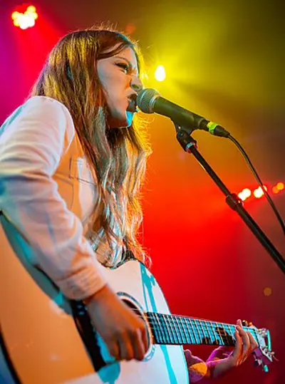 1997 jade bird english singer songwriter and musician 10 01