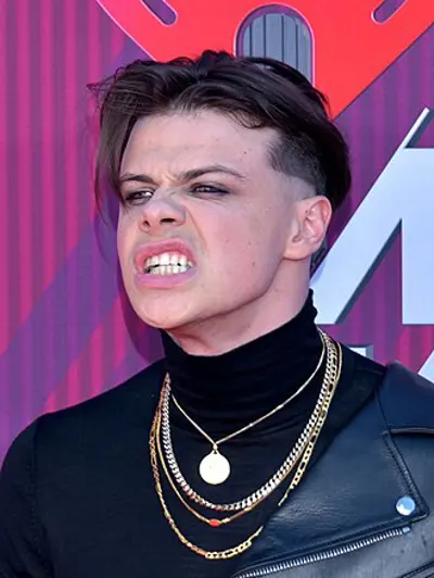 1997 yungblud english musician and actor 08 05