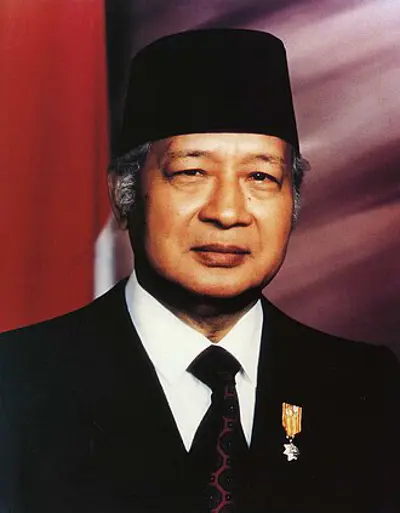 1998 president suharto of indonesia resigns following the killing 05 21