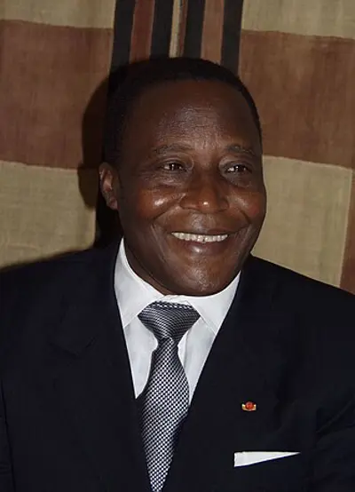 2000 a wave of protests forces robert guei to step down as presid 10 26