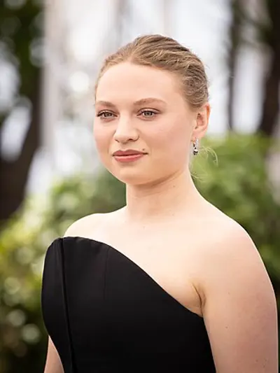 2000 mia threapleton british actress 10 12