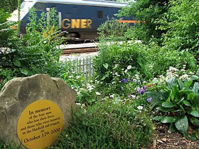 2000 the hatfield rail crash leads to the collapse of railtrack