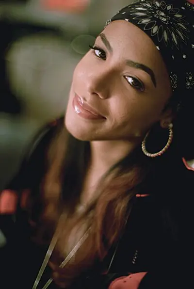 2001 american singer aaliyah and several members of her record co 08 25