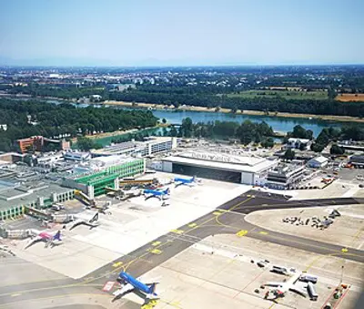 2001 at linate airport in milan italy scandinavian airlines fli 10 08
