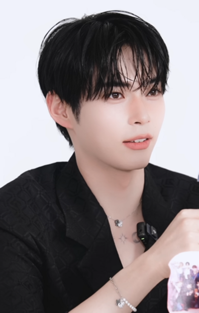 Sung Han-bin, South Korean singer