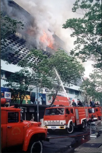 2002 a fire destroys a luxurious department store in ho chi minh 10 29