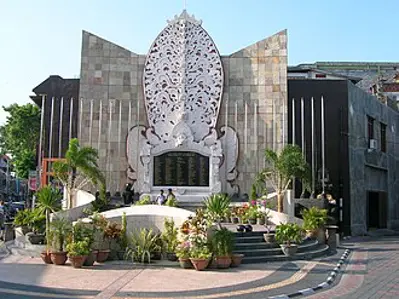 2002 terrorists detonate bombs in two nightclubs in kuta bali i 10 12