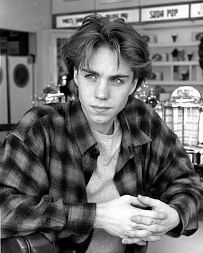 2003 jonathan brandis american actor born 1976 11 12