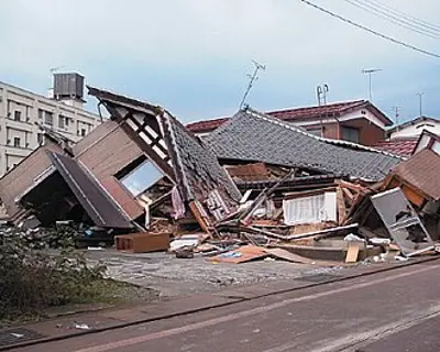 2004 a powerful earthquake and its aftershocks hit niigata prefec 10 23