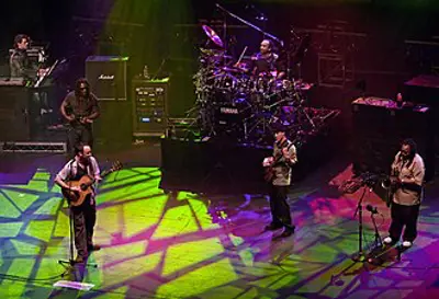 2004 a tour bus belonging to the dave matthews band dumps approxi 08 08