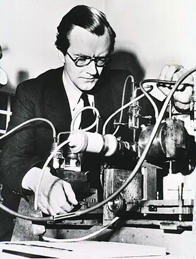 2004 maurice wilkins new zealand english physicist and biologist 10 05