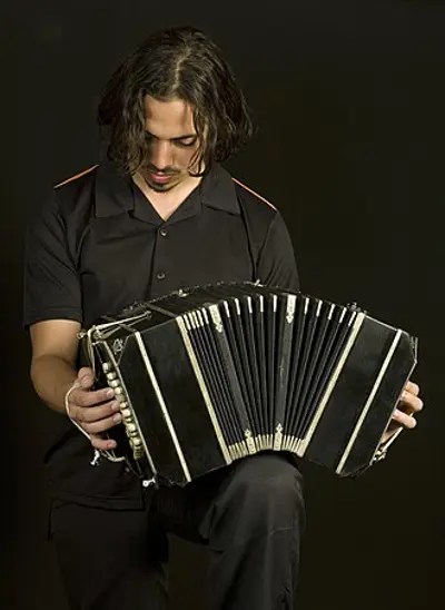 2010 ruben juarez argentinian singer songwriter and bandoneon pl 05 31