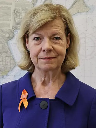 2012 tammy baldwin becomes the first openly gay politician to be 11 06