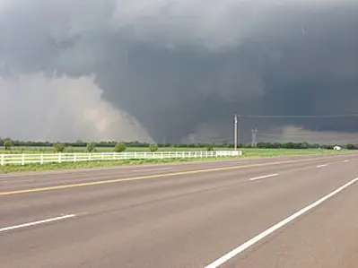 2013 an ef5 tornado strikes the oklahoma city suburb of moore ki 05 20