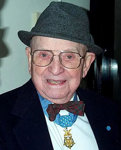 2013 nicholas oresko american sergeant medal of honor recipient 10 04