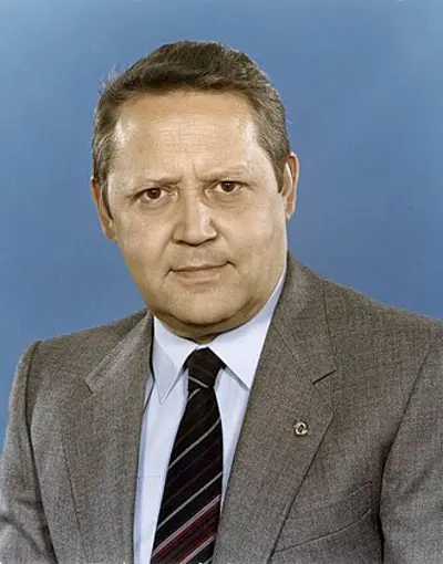 2015 gunter schabowski german journalist and politician born 19 11 01