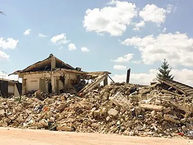 2016 an earthquake strikes central italy with a magnitude of 6