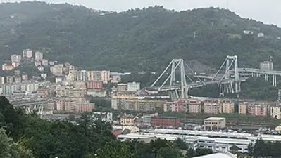 2018 the collapse of the ponte morandi bridge in genoa italy le 08 14