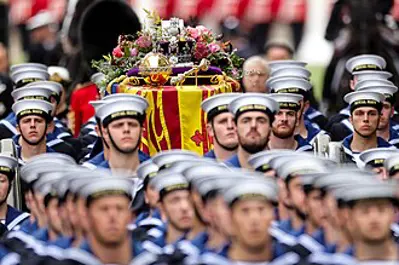 2022 death of queen elizabeth ii the queens coffin is taken fro 09 14